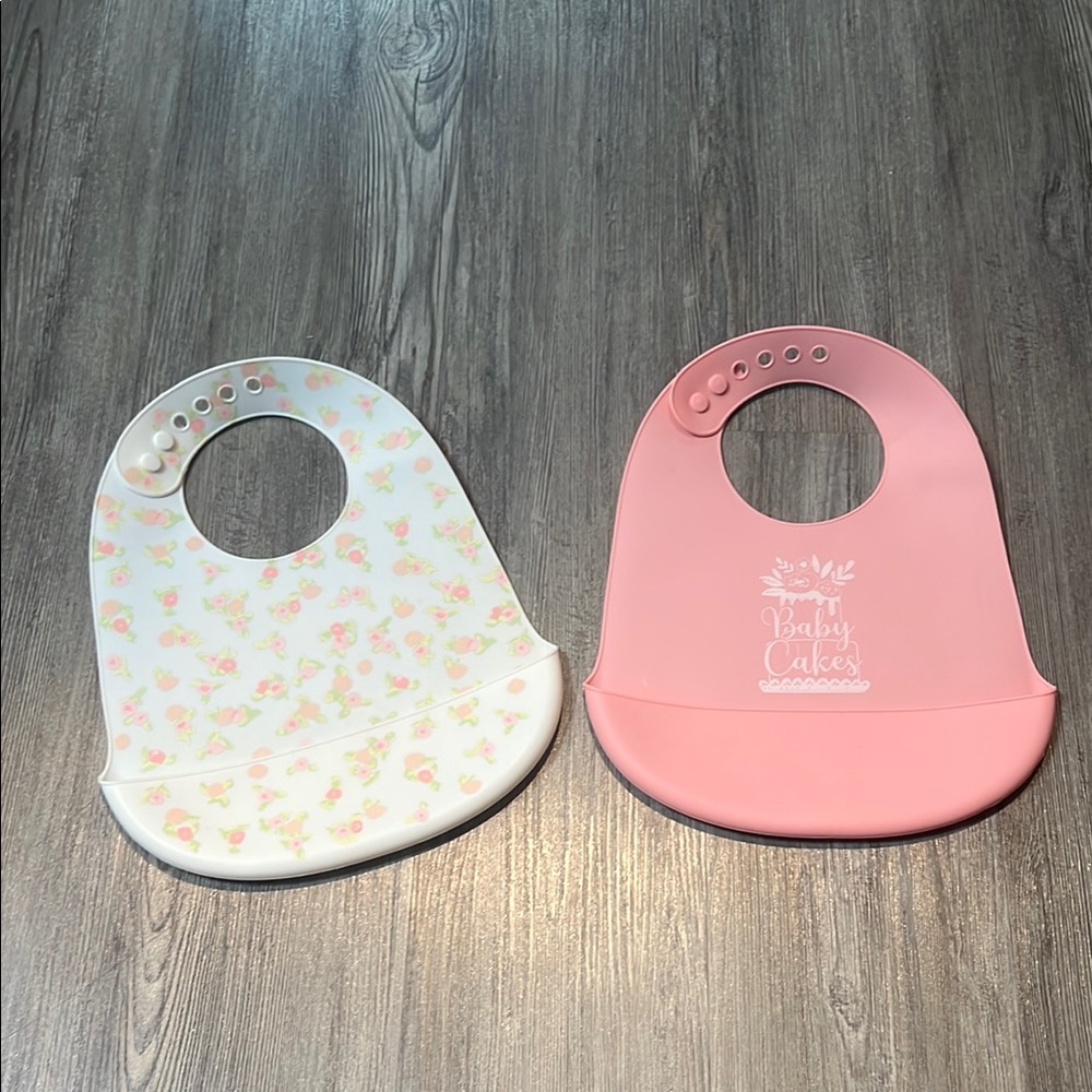 Set of 2 Silicon Bibs